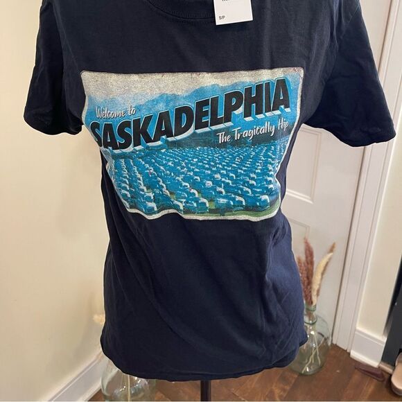 Saskadelphia T-shirt ✨ Size Small ✨ T-shirt SASKADELPHIA ✨ NEW - Picture 10 of 11
